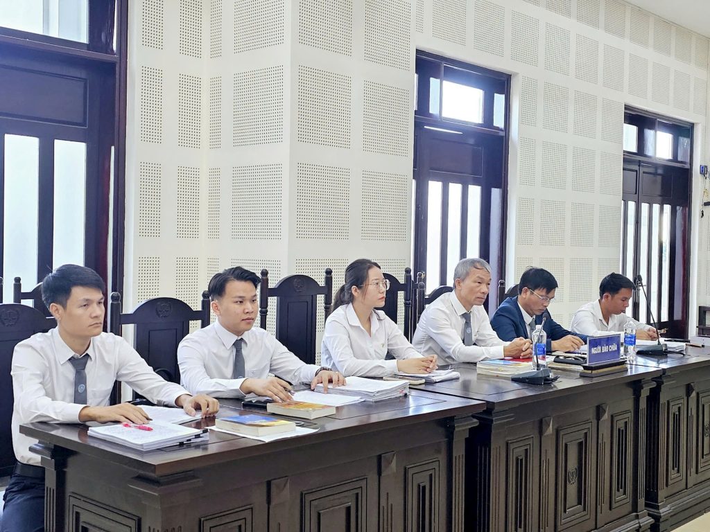 Luật sư tham gia bào chữa cho các bị cáo